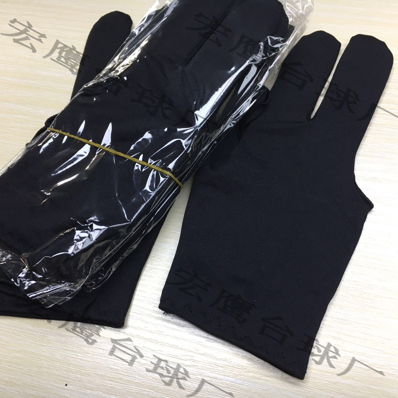 Billiards Gloves Three Fingers High Stretch Lycra Snooker Black 8 Billiard Table Sweat Gloves Wholesale and Retail