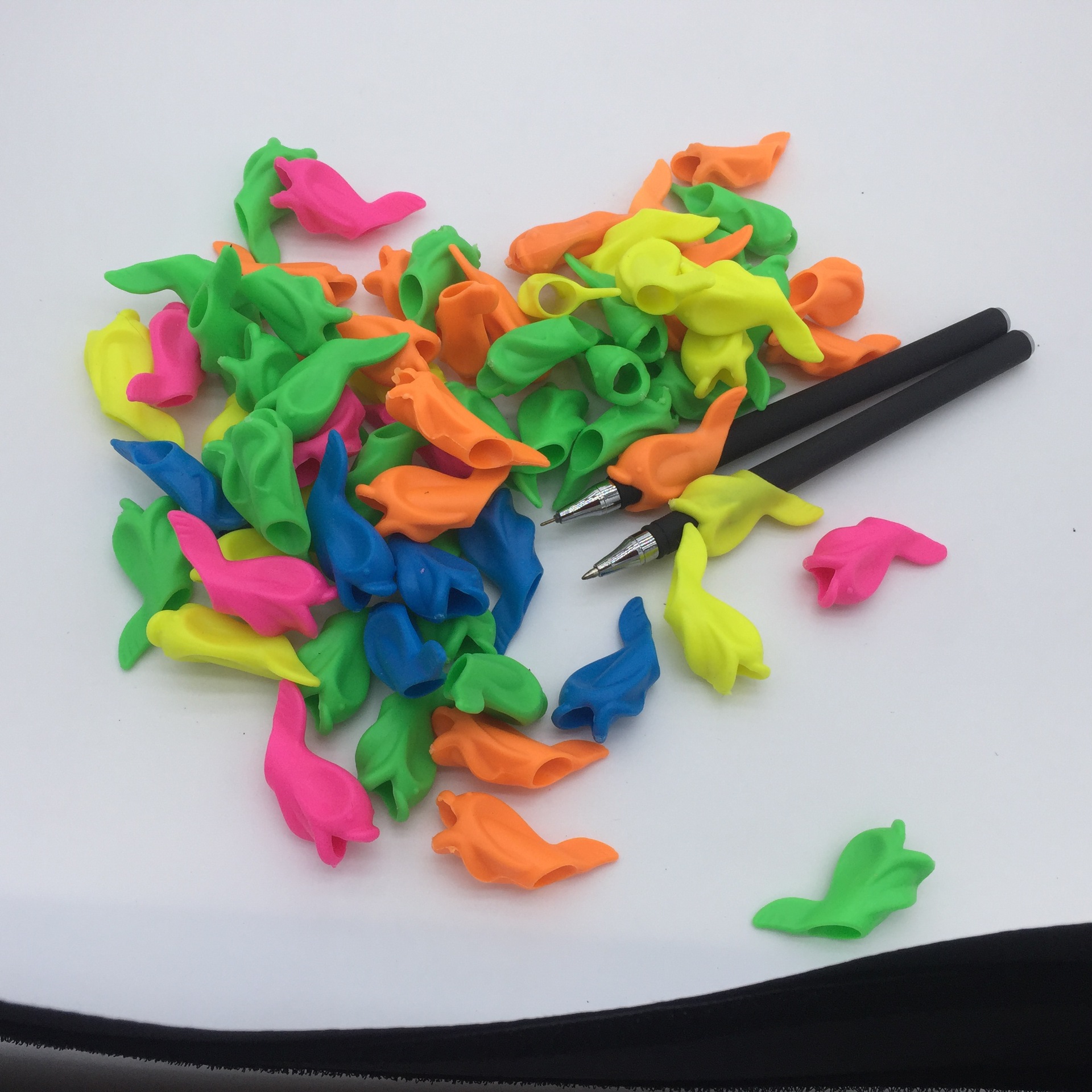 Factory Direct Sales Silicone Fish Pen Holder Pen Set Student Writing Pen Grip Corrector Wholesale Environmentally Friendly Material