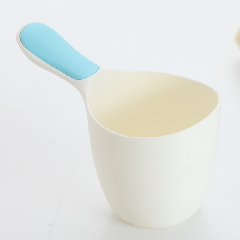Children's Small Water Spoon Shampoo Baby Shampoo Bath Thickened Plastic Water Spoon Bathing with Water Scoop Bath Spoon Enlarge
