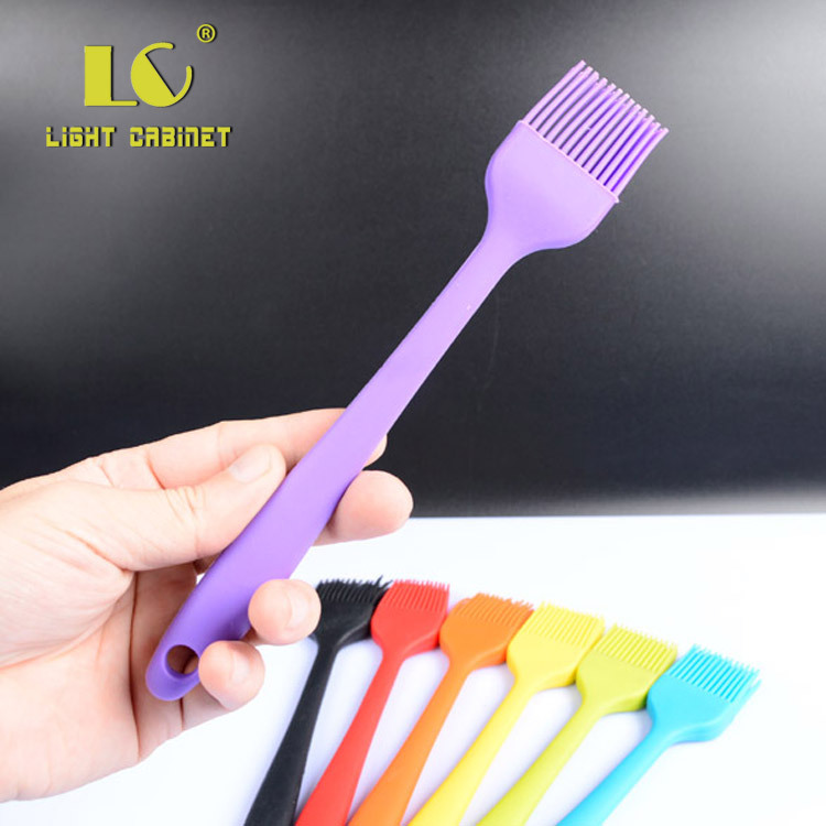 Spot wholesale silicone one-piece oil brush Small 21cm barbecue brush barbecue oil sweep silicone oil sweep