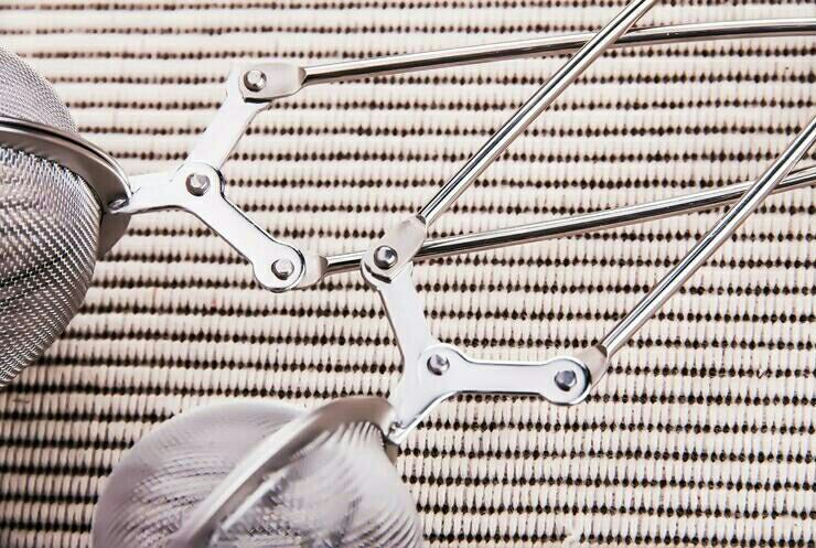 Factory wholesale stainless steel handle tea clip strainer tea ball new tea strainer creative kung fu tea tea making tea set