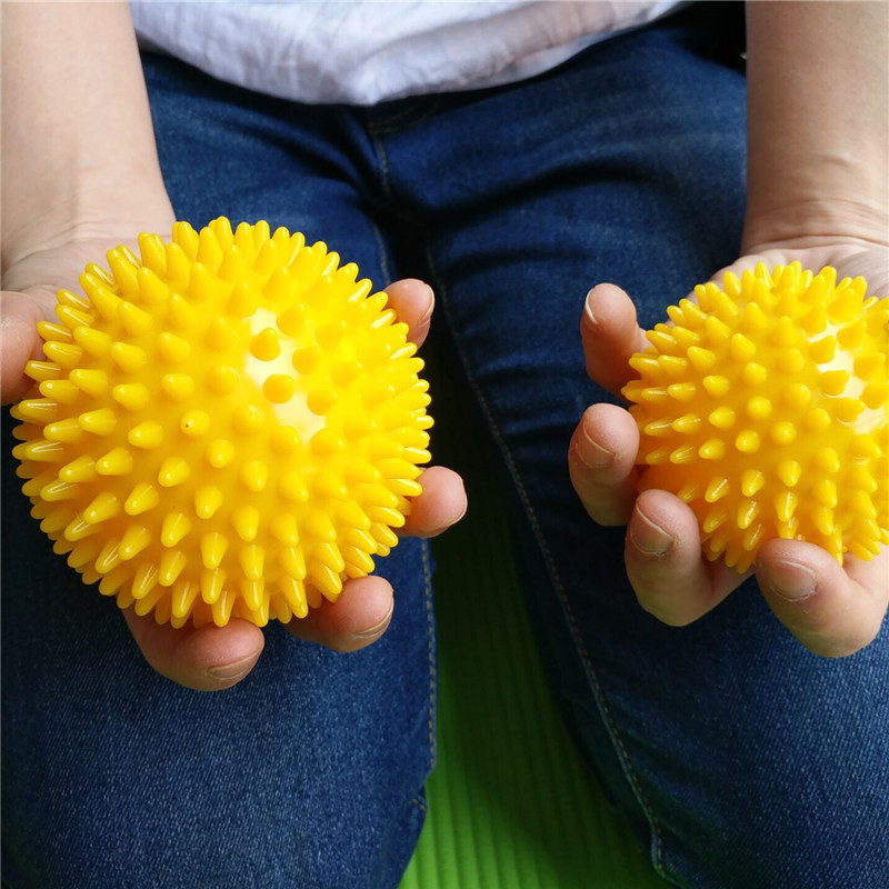 7.5cm9.5cmPVC pricking ball massage acupoint grip ball pointed nail fascia yoga ball fitness ball hedgehog ball