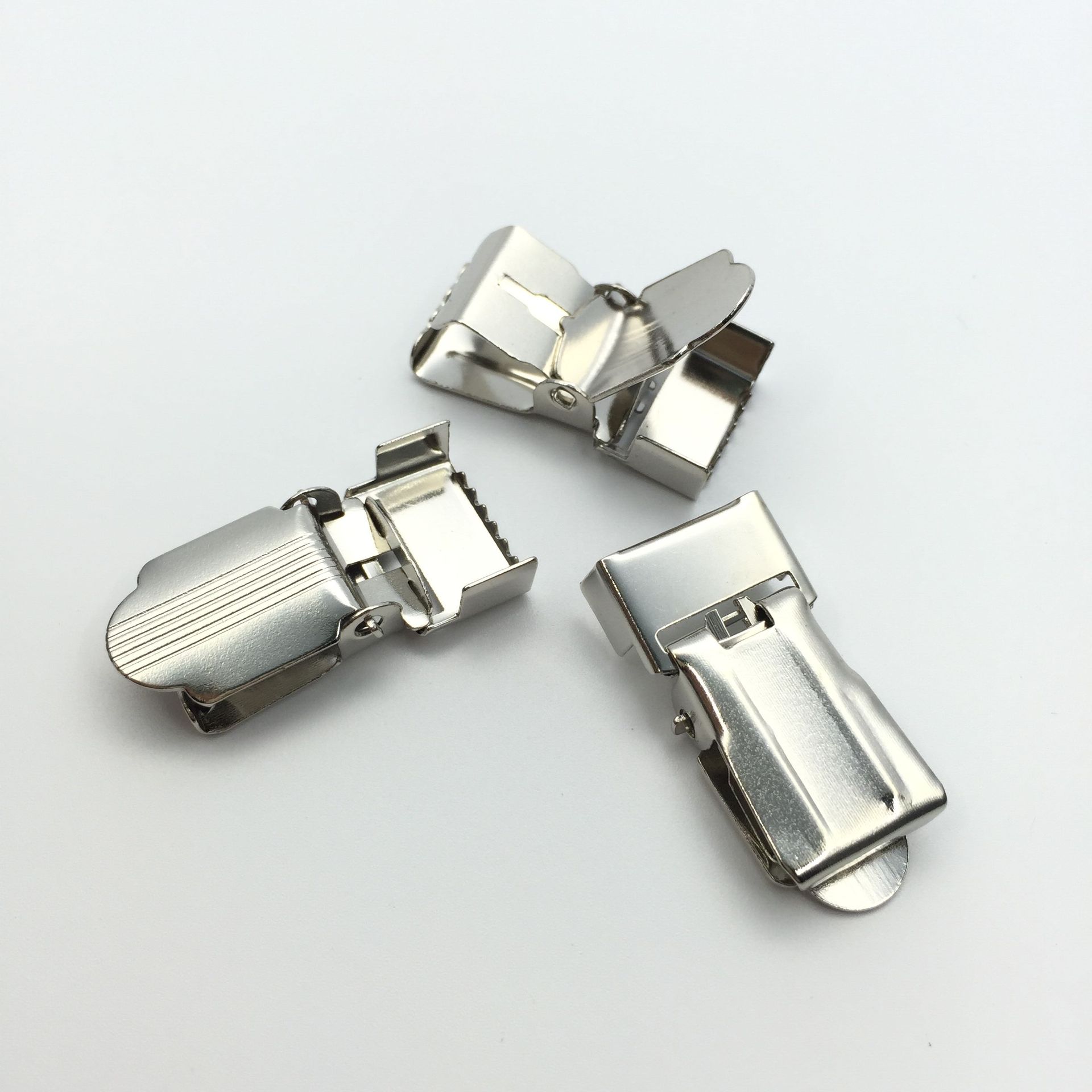 Foshan Hardware Manufacturer Direct Sales New 15mm Iron Rope with Clip Duckbill Buckle Iron Bed Sheets Fixing Clip