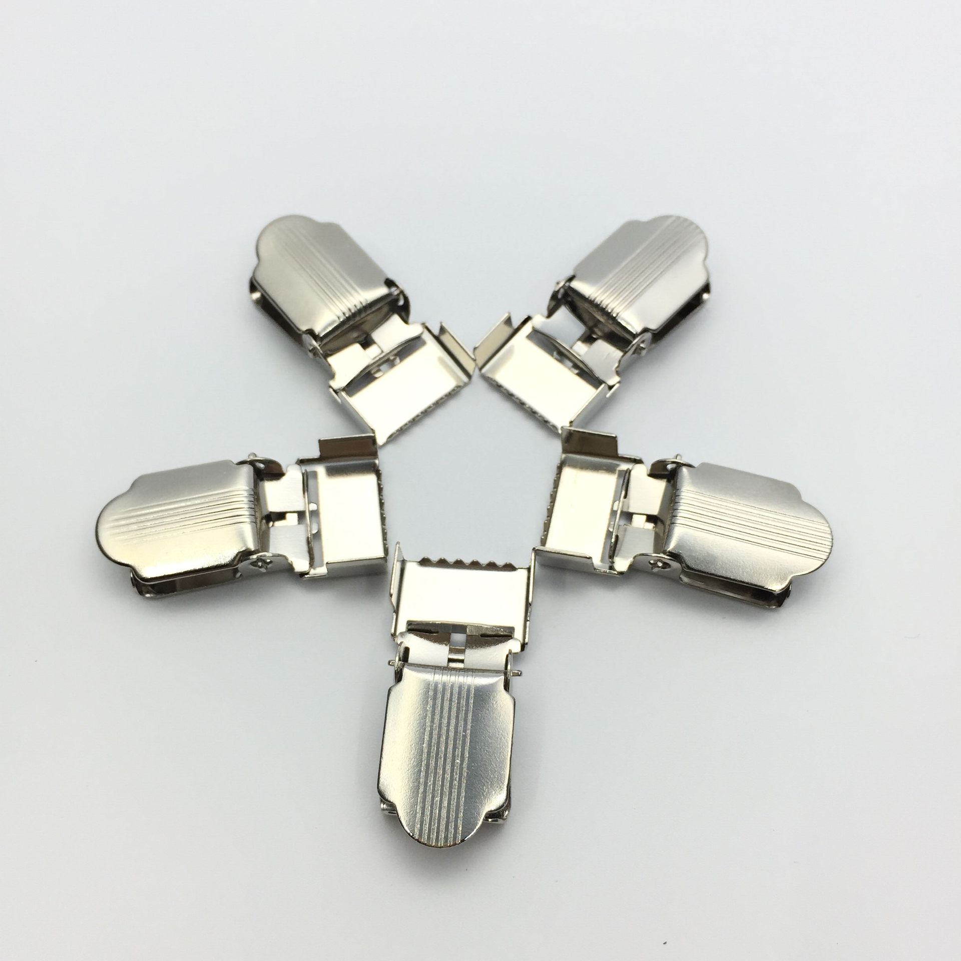 Foshan Hardware Manufacturer Direct Sales New 15mm Iron Rope with Clip Duckbill Buckle Iron Bed Sheets Fixing Clip