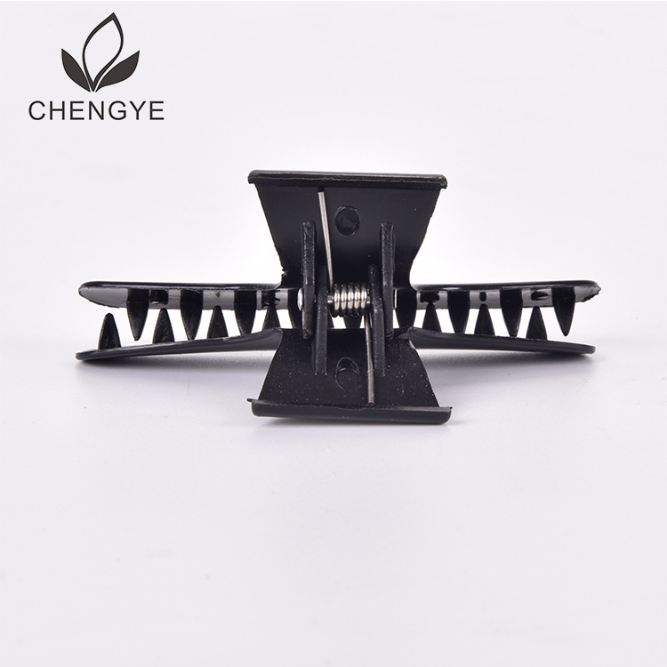 Factory direct supply hairdressing clip small size butterfly clip black and white hairdressing disc hair positioning hairpin plastic hairpin wholesale