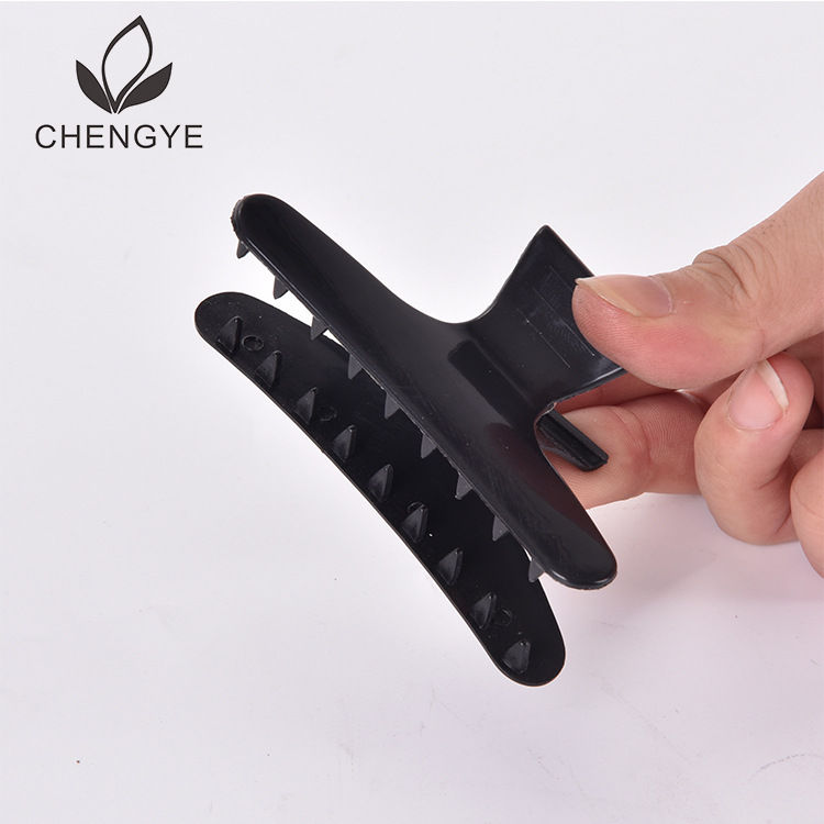 Factory direct supply hairdressing clip small size butterfly clip black and white hairdressing disc hair positioning hairpin plastic hairpin wholesale