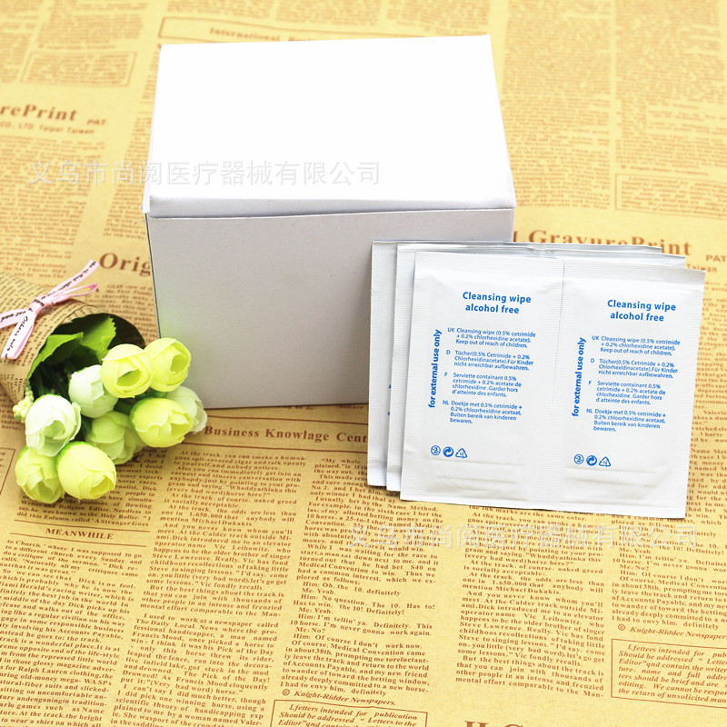 Одноразовые дезинфицирующие салфетки, 100 штук в упаковке