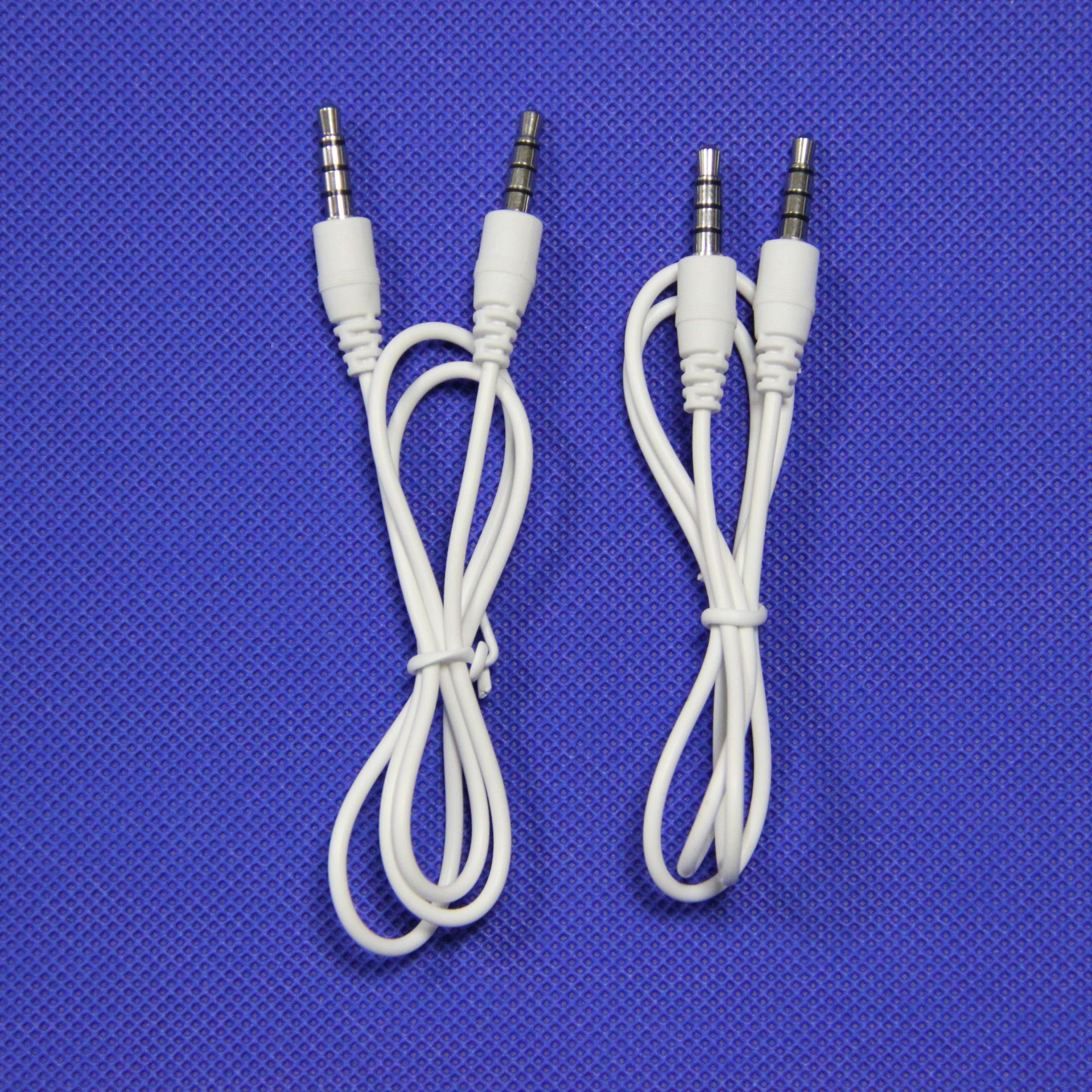 Factory direct car AUX audio line to recording line DC3.5 four-level stereo audio line extension line headset extension