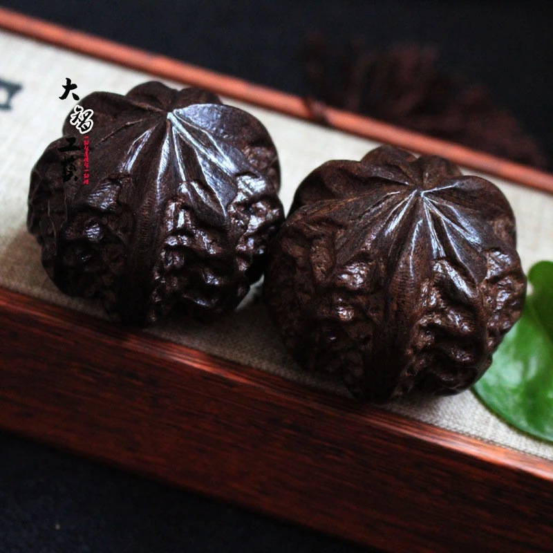 Manufacturer Wholesale Vietnamese Agarwood Wood Ornaments Leather Black Wood Carving Handle Pieces Handicrafts Wholesale