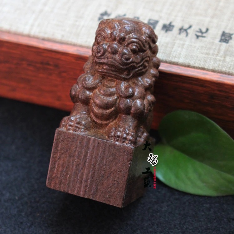 Manufacturer Wholesale Vietnamese Agarwood Wood Ornaments Leather Black Wood Carving Handle Pieces Handicrafts Wholesale
