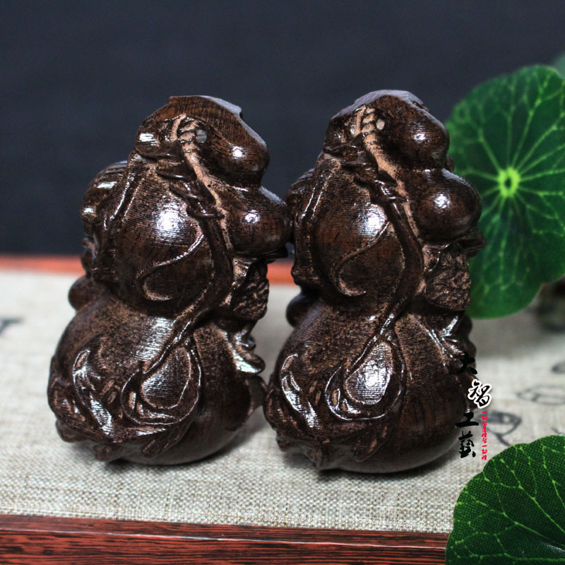 Manufacturer Wholesale Vietnamese Agarwood Wood Ornaments Leather Black Wood Carving Handle Pieces Handicrafts Wholesale