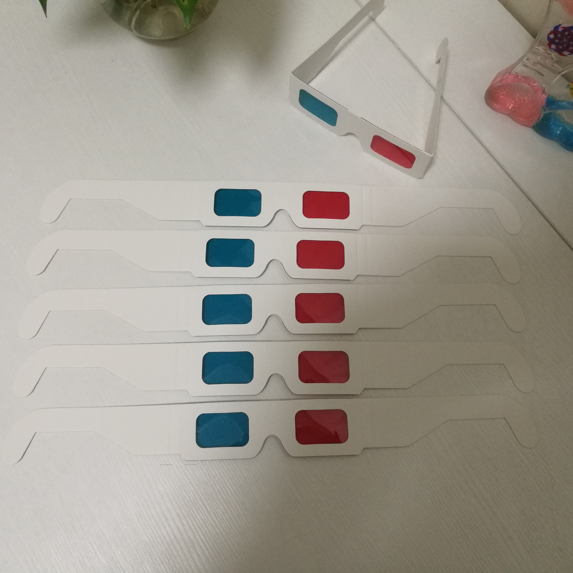 Spot quantity can be free shipping paper 3D glasses 3D glasses paper red and blue glasses