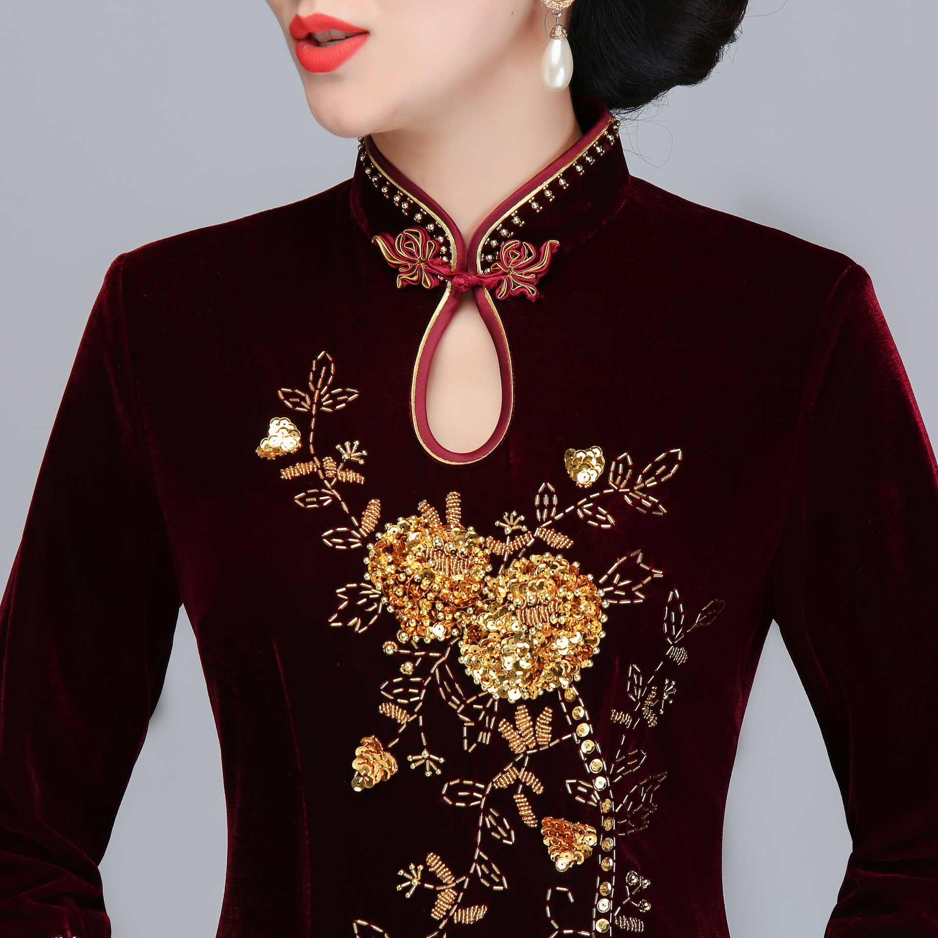 New gold velvet cheongsam retro improved beaded long plus size middle-aged and elderly catwalk show wholesale slim cheongsam show women