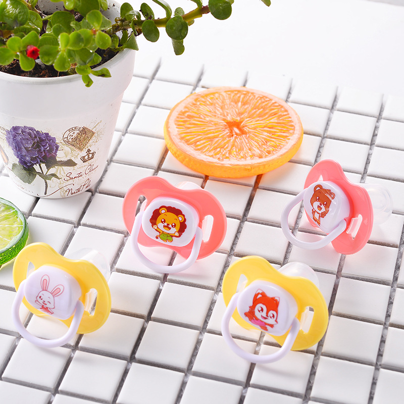 Manufacturer Wholesale Baby Pacifier Cartoon Silicone Sleeping Pacifier Newborn Baby Pacifier with Cover