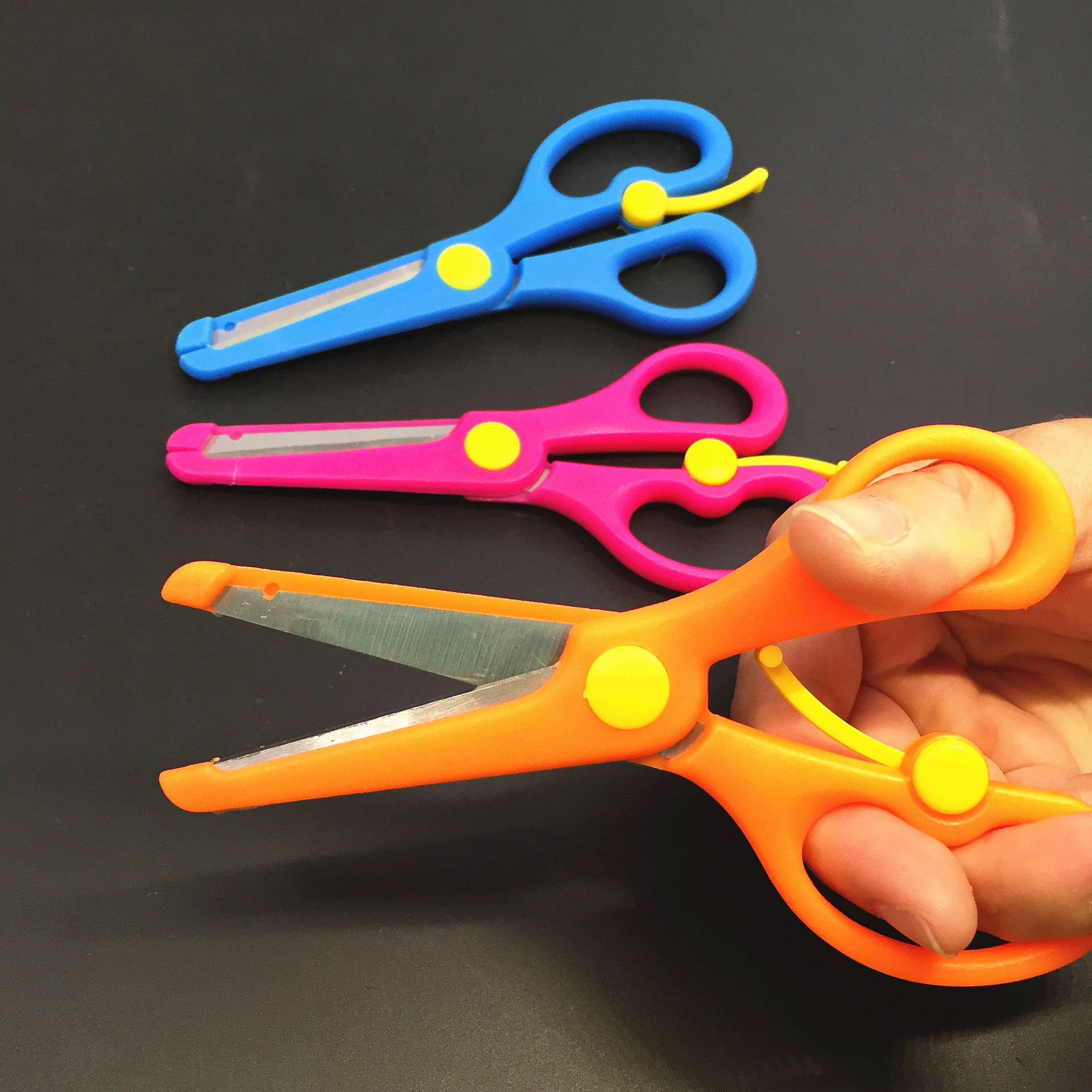 Students' Handmade Scissors Creative Children's Labor-saving Elastic Scissors Safety Handmade Scissors Plastic Wringing Hands