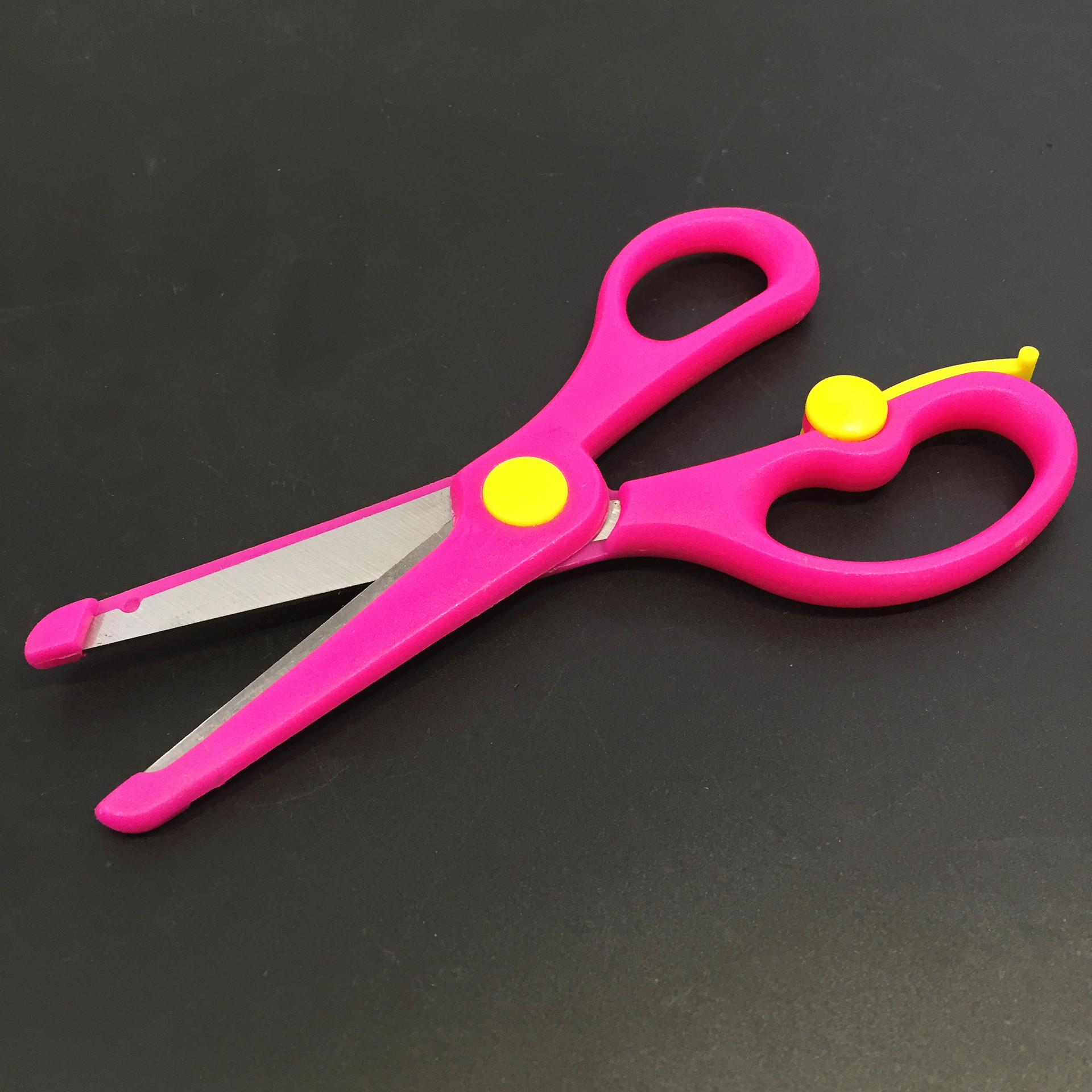 Students' Handmade Scissors Creative Children's Labor-saving Elastic Scissors Safety Handmade Scissors Plastic Wringing Hands