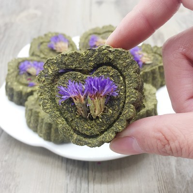 Wholesale Rabbit Chew Grass Cakes Guinea Pig Chinchilla Rabbit Chew Toys Pet Rabbit Chew Toys for Boredom Relief and Teeth Grinding Rabbit Supplies