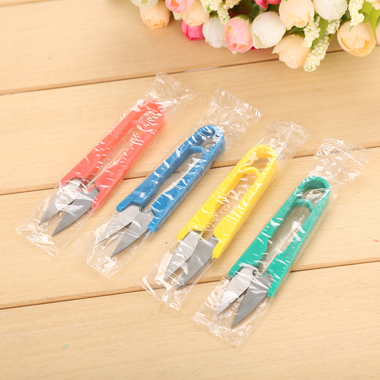 Colored Yarn Scissors Manufacturer Plastic Handle Sewing U-Shaped Thread Scissors Spring Scissors Cross Stitch Tools Gift Small Scissors