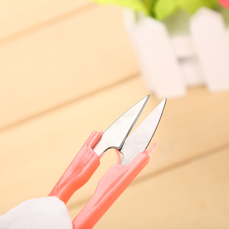 Colored Yarn Scissors Manufacturer Plastic Handle Sewing U-Shaped Thread Scissors Spring Scissors Cross Stitch Tools Gift Small Scissors