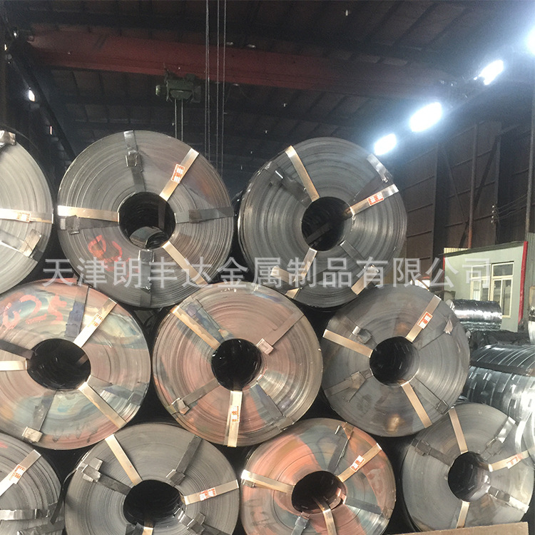 Tianjin Packaging Wooden Luggage Edge with 32mm Q235 Galvanized Steel Belt Bucket Hoop with Flower Q195 Hot Galvanized Steel