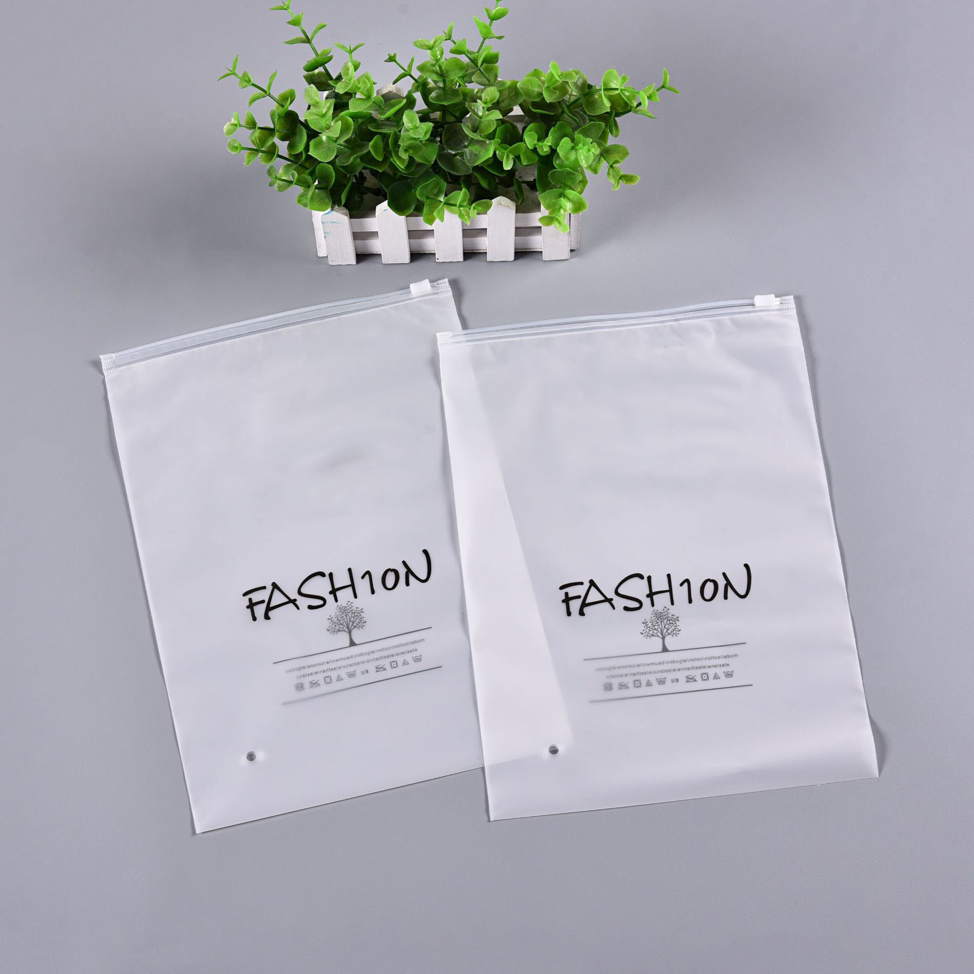 New silk stockings packaging bag leggings underwear socks PE frosted ziplock bag trend zipper file bag wholesale