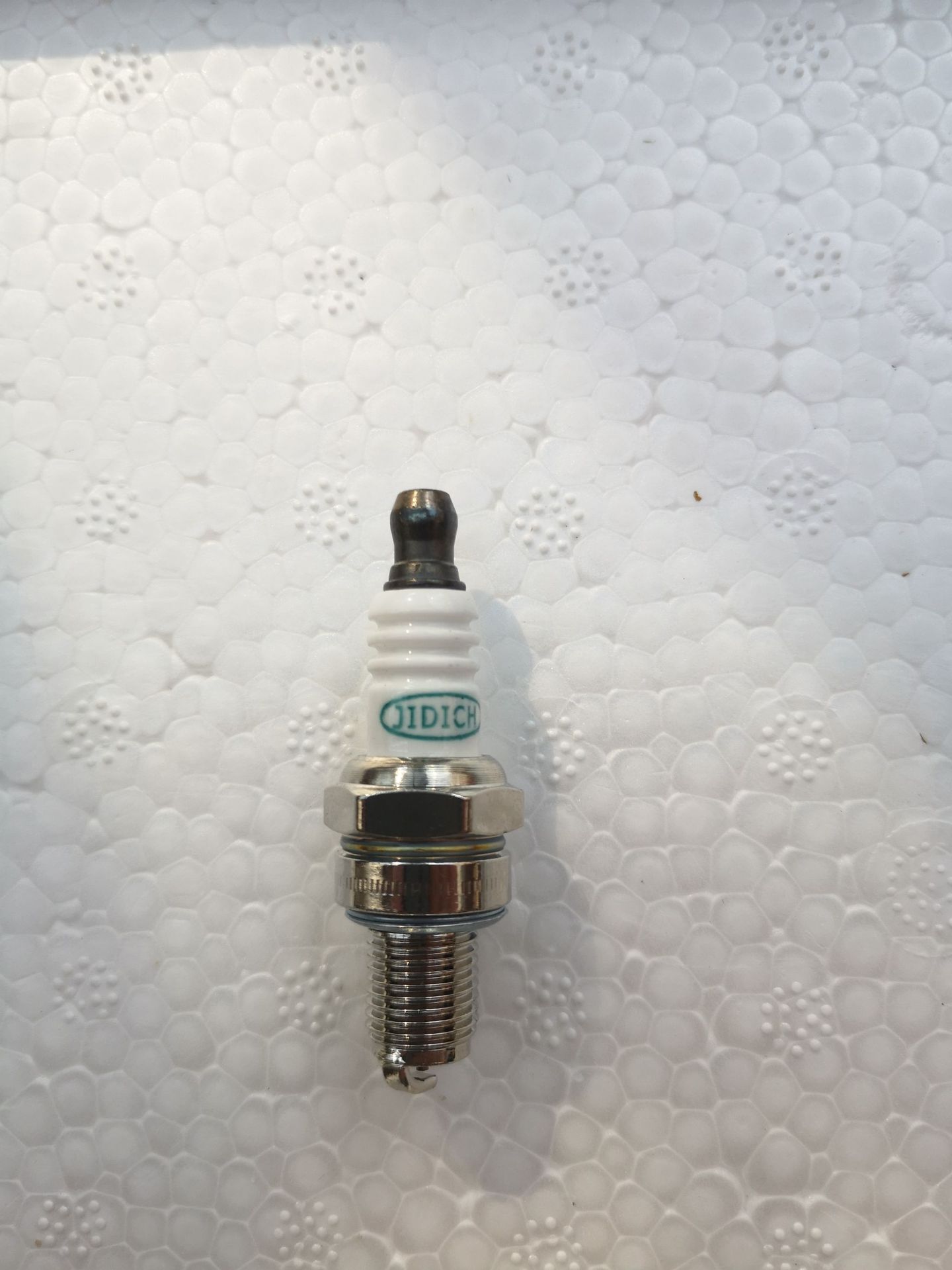 CM5H 140 lawn mower spark plug factory direct sales