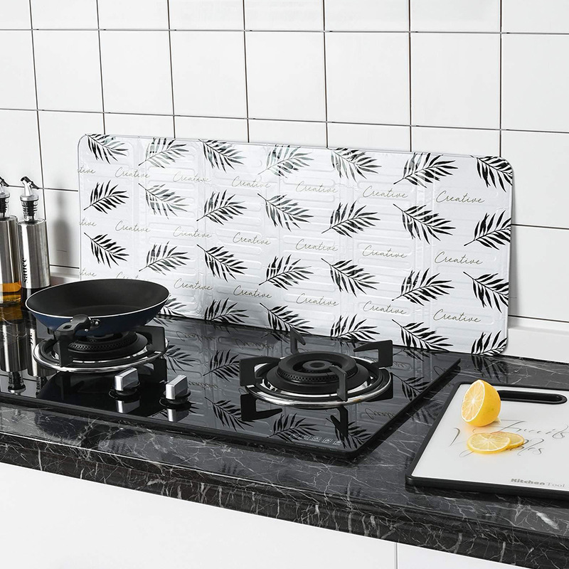 Kitchen oil baffle gas stove aluminum foil heat insulation board household cooking oil splash baffle folding aluminum Film oil baffle