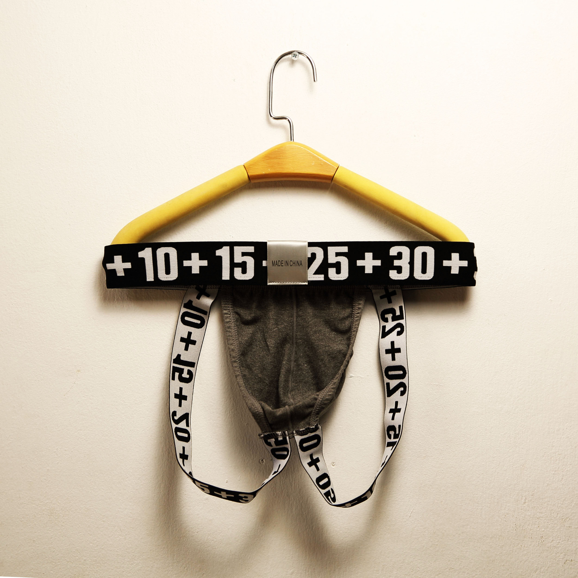 New Men's Underwear Cut Out Sexy Low Waist U Convex Bag Stretch Pants Men's Underwear Fashionable Fancy Underwear 384