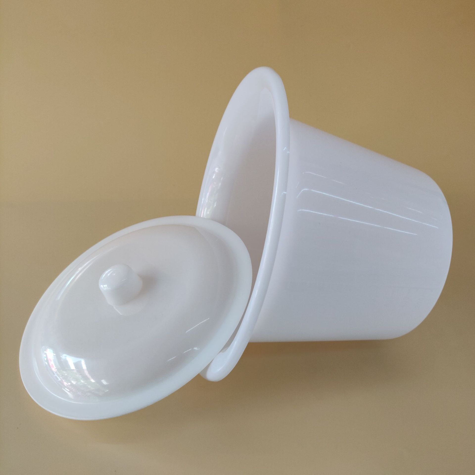 2l Plastic Spittoon with Lid 2000ml with Scale for Hospital Use White Spittoon for Home Ward Room