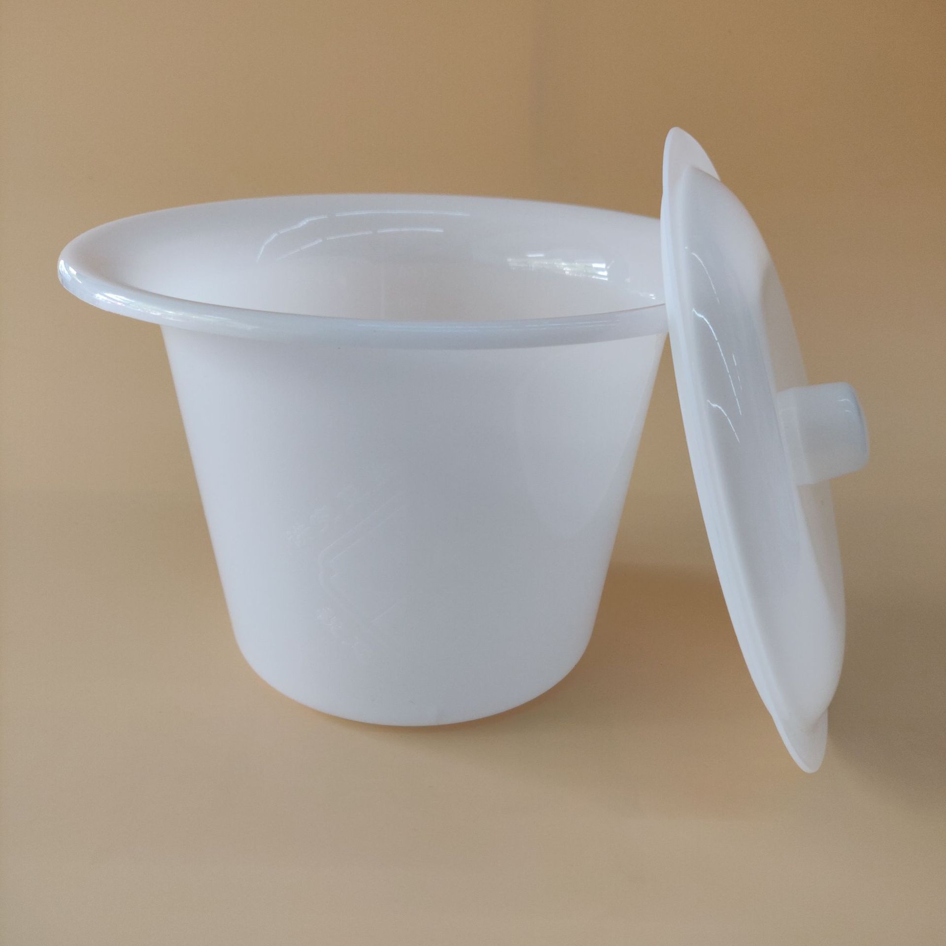 2l Plastic Spittoon with Lid 2000ml with Scale for Hospital Use White Spittoon for Home Ward Room