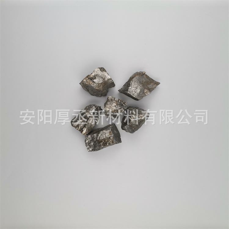 Анян Хоученг поставляет низкокремниевый литейный кремний-железо с содержанием кремния 25-26%, содержанием железа 65%, размером частиц 1-3 см, низкокремниевое железо