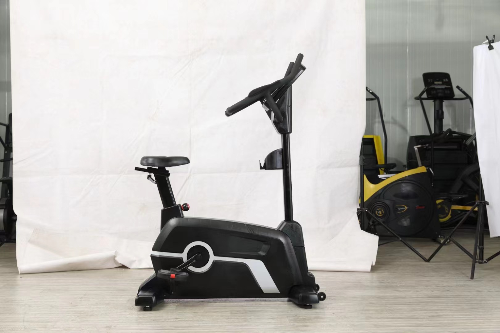 Sleeping car magnetic control bicycle multi-functional fitness equipment gym studio adjustable body shaping private education self-power generation