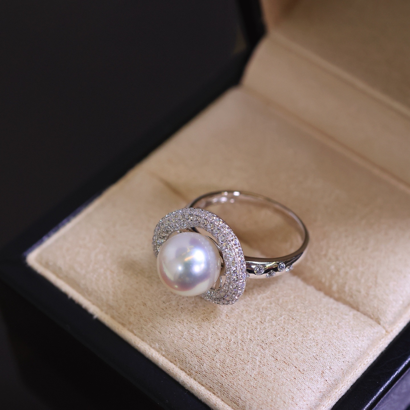 Platinum Pt900 Accessories, Line Design Ring, Heavy Zircon Inlay, Picture with 9mm Beads, Beads Not Included