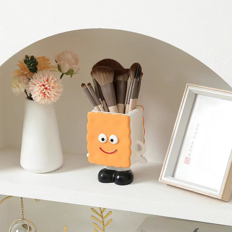 Cute creative pen holder desktop decoration small decoration office good storage birthday gift female practical High sense