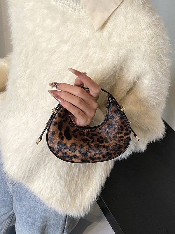 Niche Design Fashion Cute Ins Mini Bag Women's Western Style 2024 New Cross-border Portable Crescent Moon Bag