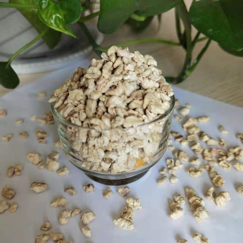 The Manufacturer Supplies Corn Cob Pellets for the Cultivation of Edible Fungi and Corn Cob Sachets for Pet Bedding Filled with Corn Cob Sachets