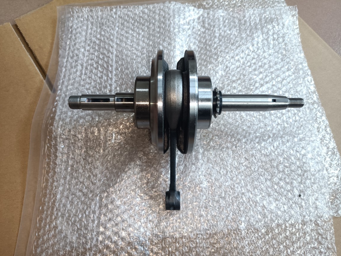 Кривошип BAJAJ 100 сборка соединительной штанги