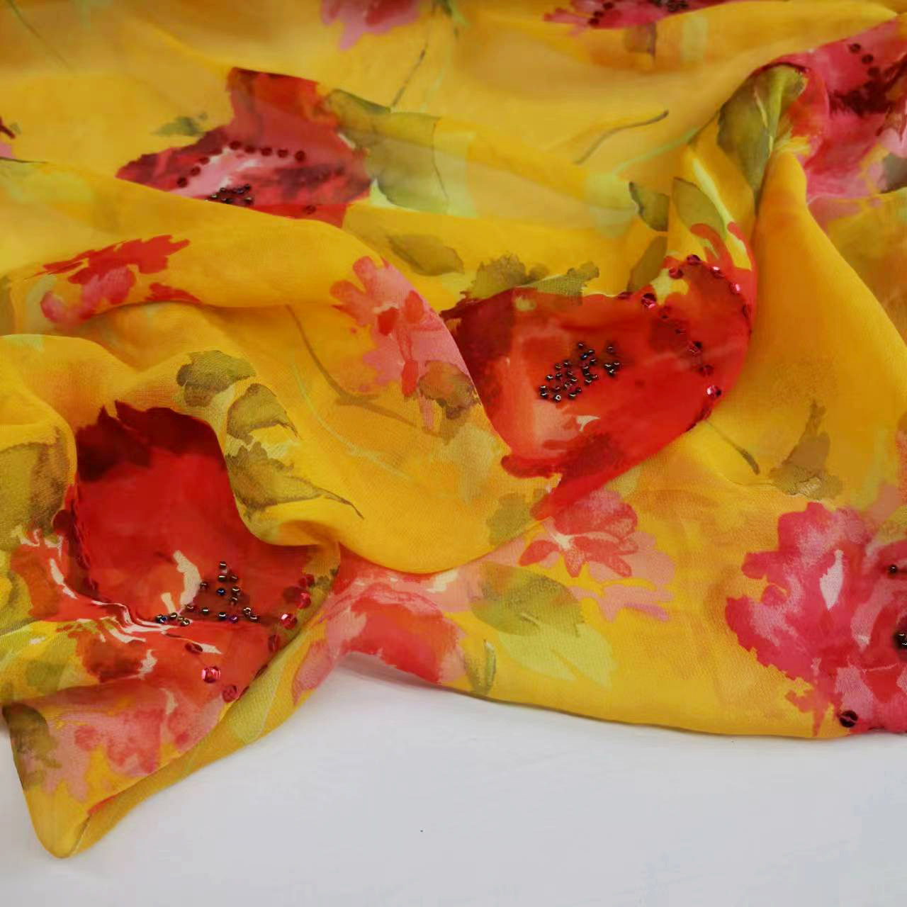 Специальная цена, ручная работа, вышитая ткань из шелковицы с бисером и пайетками 9 мм 100% шелк из шелковицы дышащая ткань для платья и тюрбана