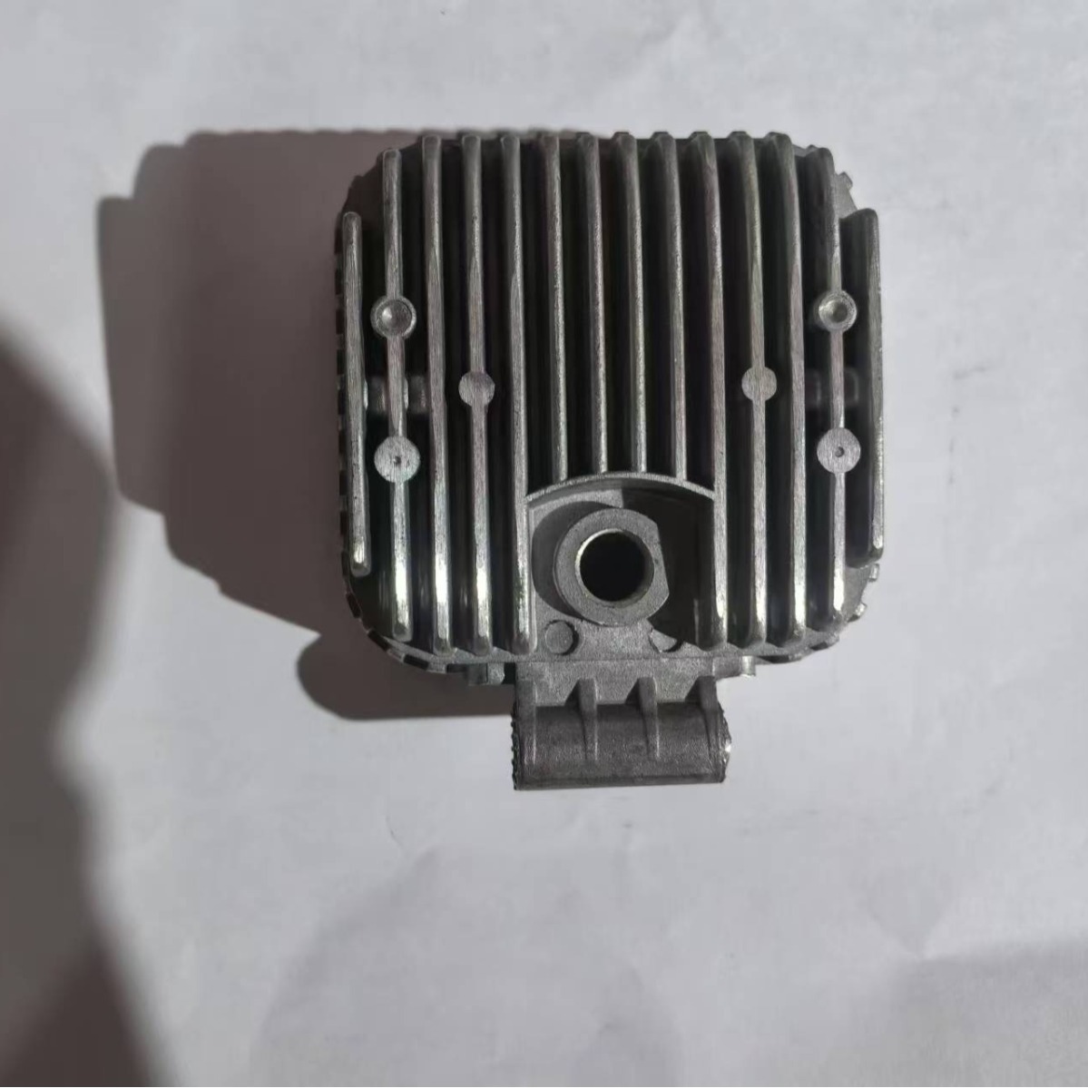 Производство квадратных оболочек, форм для ламп, радиаторов, алюминиевых сплавов, отливок по чертежам и образцам, индивидуальное изготовление