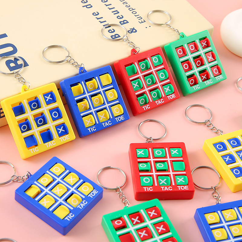 Mini Tic-Tac-Toe Keychain Children's Three-In-A-Row Xo Chess Educational Training Toy Gift Rotating Game Chess Pendant