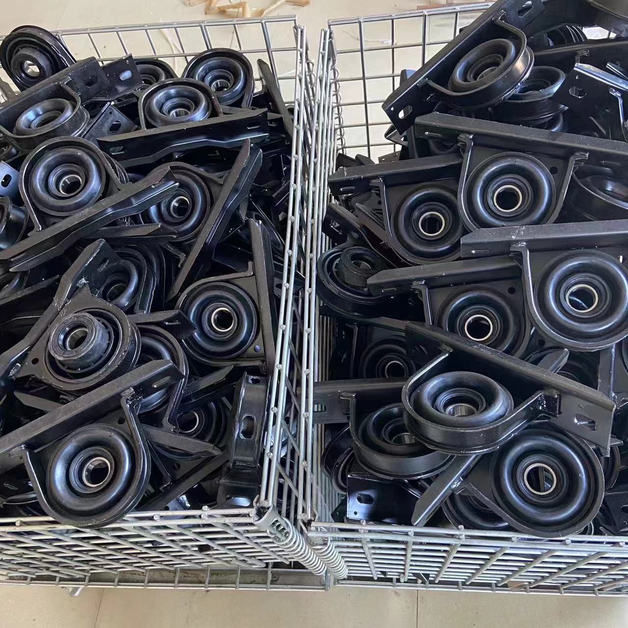 37100-B4010.37100-B4020 drive shaft bracket