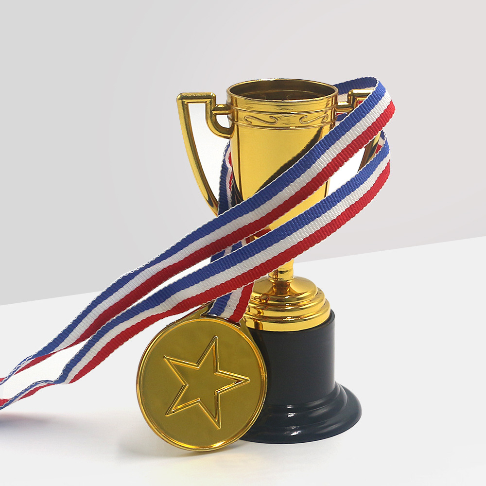 Amazon Kidsren's Plastic Trophy Five-star Medal Tag Set Mini Electroplated Gold Party Small Gift Toy