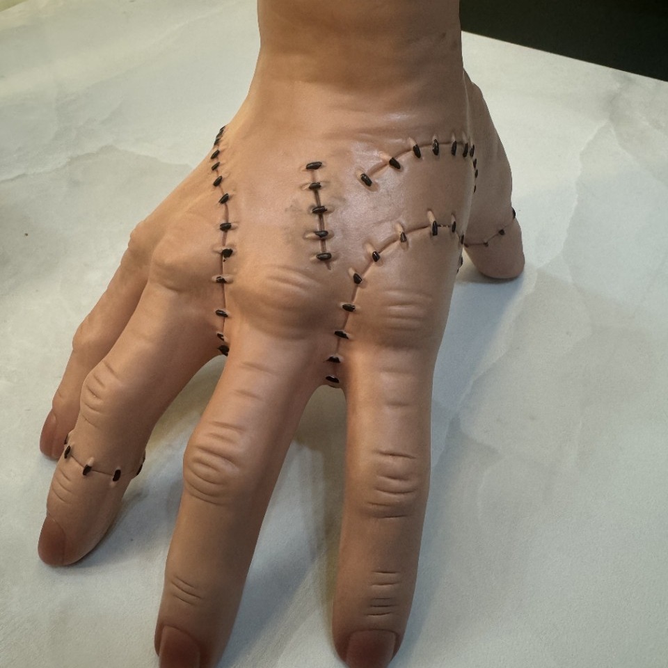 Addams American Tv Series Wednesday Enamel Palm Wednesday Thing Broken Palm Ornaments Dress up Props