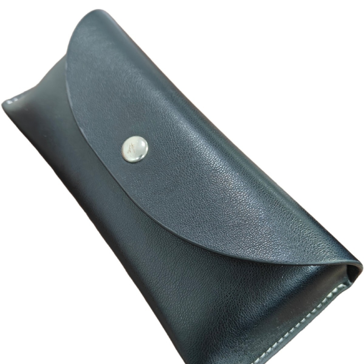 Special Storage Box for Vr Glasses, Fashionable Leather Protection, Portable Charging, and Protection of Your Technology Equipment.