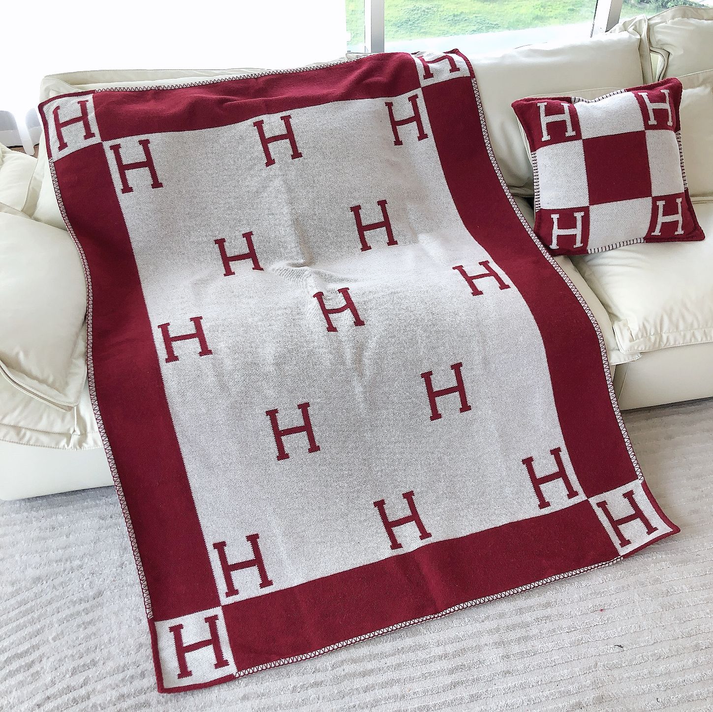 Cross-border Aircraft First Class Letter H Blanket Nap Air-conditioned Room Blanket Car Camping Sofa Cashmere Blanket