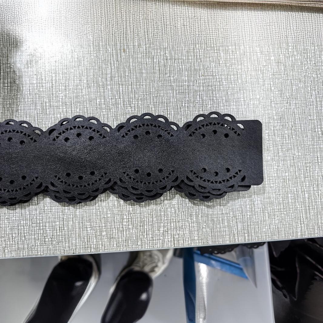 New Retro Fashion Dress with Waist Belt for Women, Featuring a Bow Tie-Up Design, Waist-Cinching Decoration, and Suitable for Pairing with a Coat