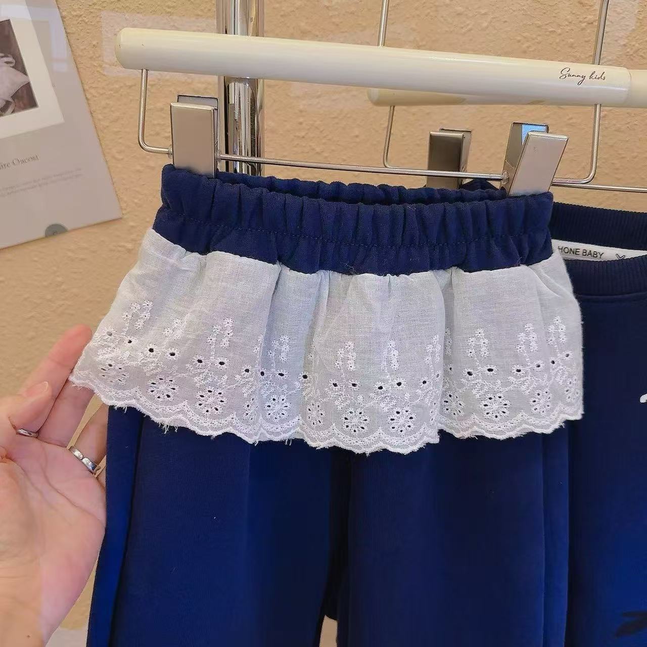 2025 New Spring Girls' Sweatshirt Set, Sports and Leisure Two-Piece Set, Big Kids Lace-Trimmed Sweatpants for Outings