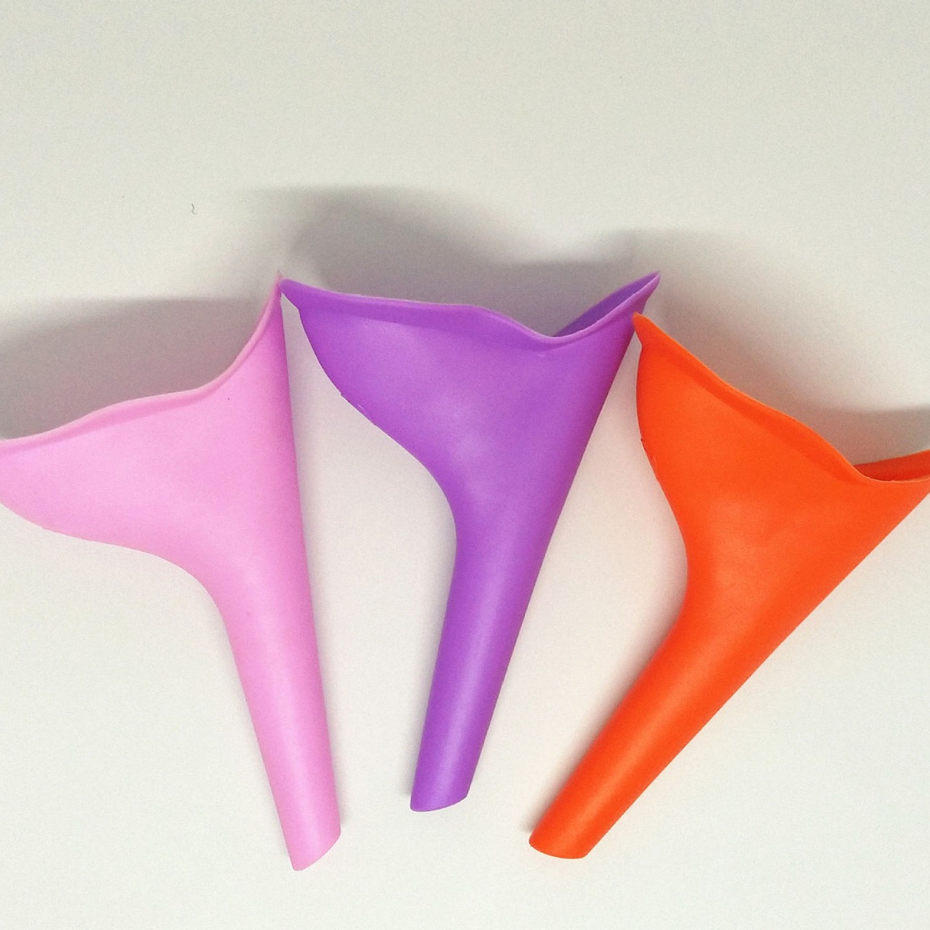 Портативный женский уринар для стоячего туалета в экстренных ситуациях