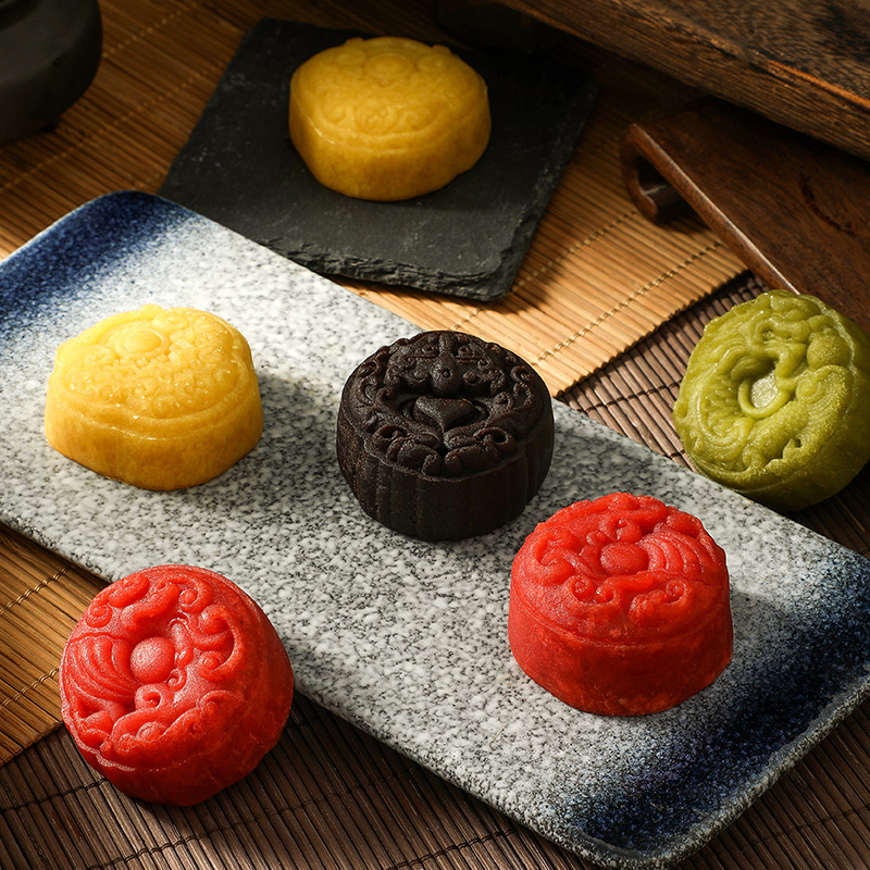 Mid-Autumn Festival selection moon cake factory wholesale two-color milk yellow flow heart moon cake selection moon cake purchase group purchase processing gift