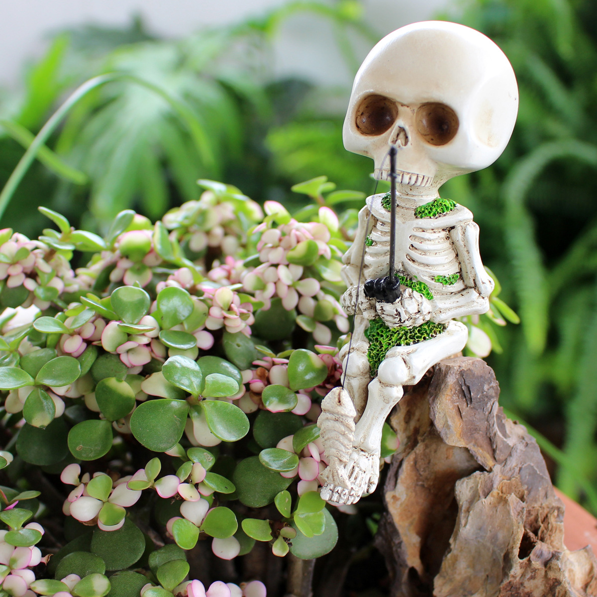 Cross-border Halloween Fishing Skeleton Resin Sitting Posture Ghost Head Horror Atmosphere Ghost Festival Home Furnishing Indoor and Outdoor Ornaments in stock